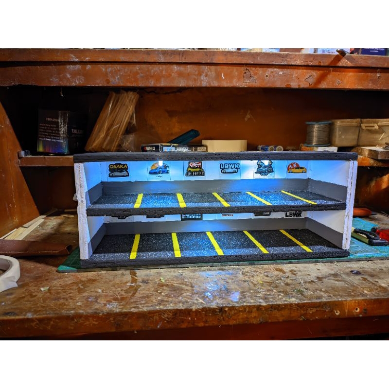 diorama basement berlampu parkiran lurus