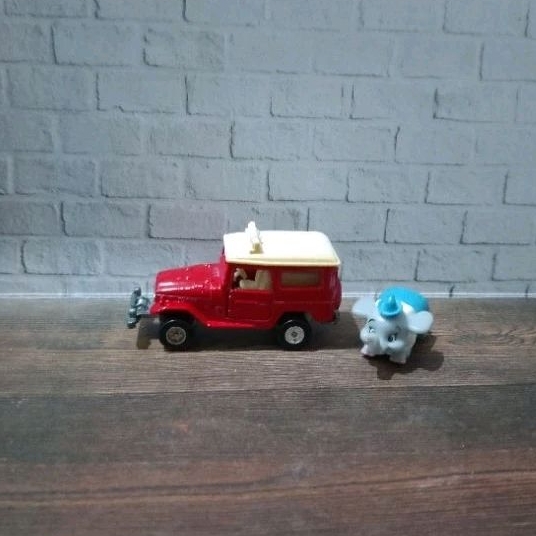 Tomica Toyota Land Cruiser Merah