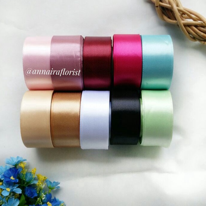 

Tawaran spesial untuk pembelian hari ini Pita satin 4cm panjang 25 yard