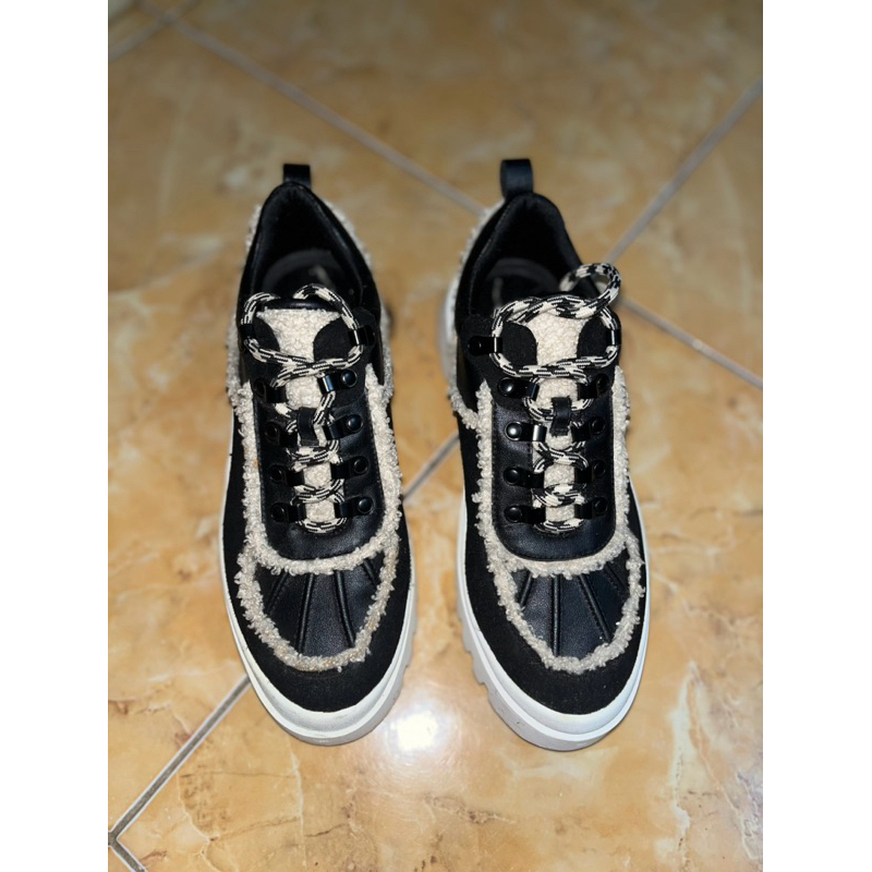 sepatu Charles n Keith preloved