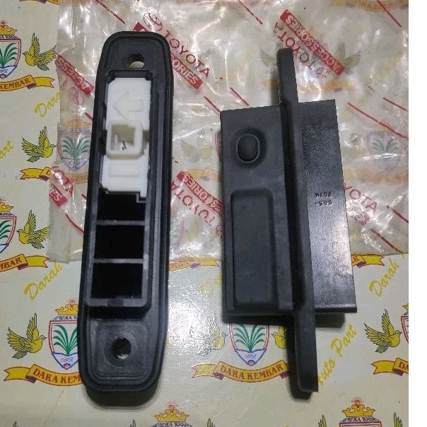 Switch Handle Pintu Bagasi Fortuner Vrz SRs Yaris Original 150050-15A965