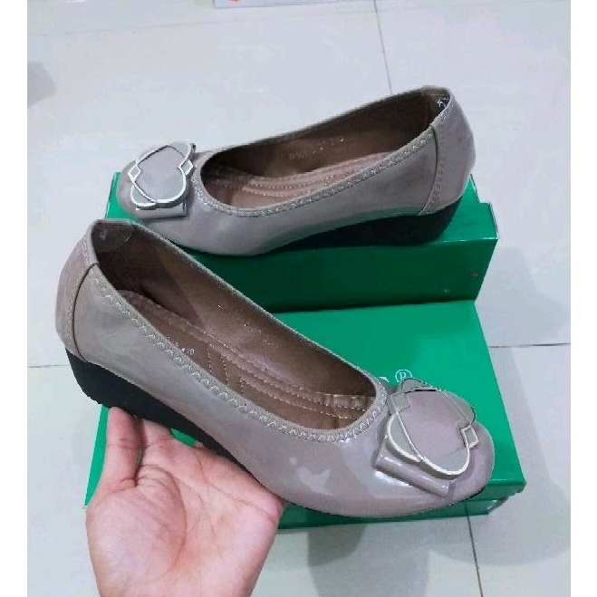 SALE.. SIZE 40 SEPATU KERJA MOLLYCA IMPORT