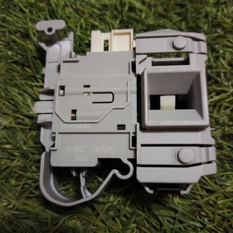 door lock otomatis pintu mesin cuci electrolux ewf85745
