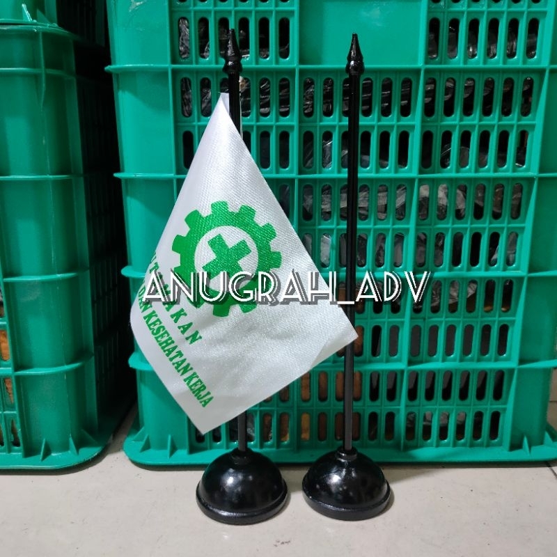 

bendera meja bendera pajangan meja K3(tulisan hijau) + tiang