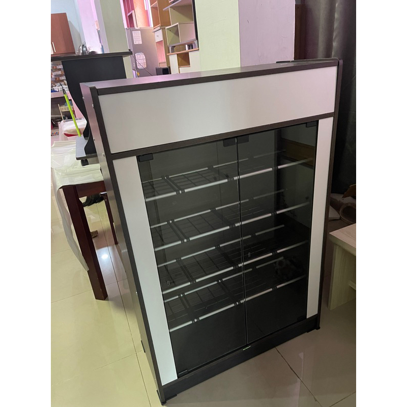 Lemari Kabinet Rak Sepatu Kaca Laci Atas