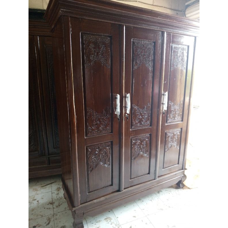 lemari pakaian jati 3 pintu clasik/ukuran jumbo grosir jaya furniture..