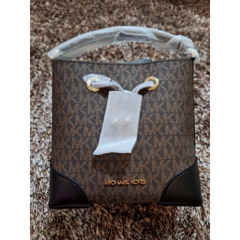 MK mercer bucket brown black drwsting