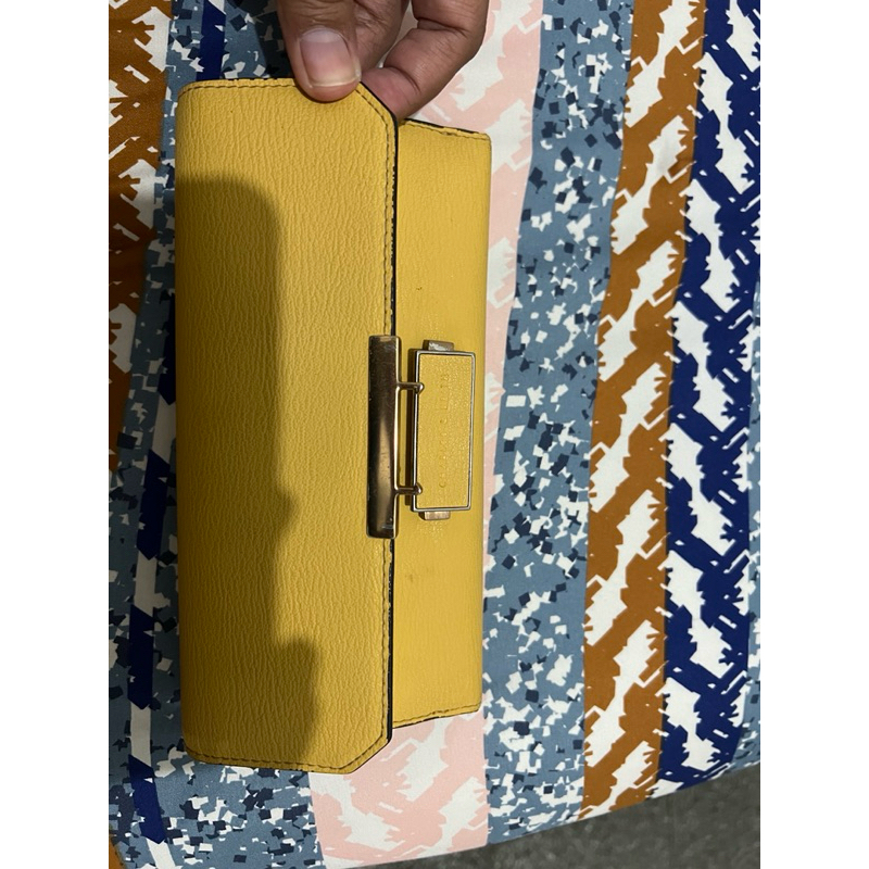 dompet charles n keith