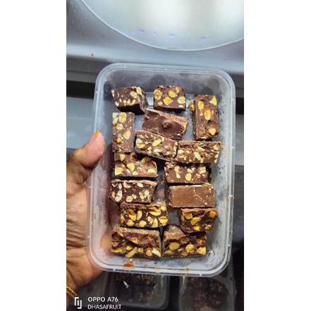 

Ready coklat patahan Silverqueen 25gramcoklat mix mete almond baca deskripsi TII