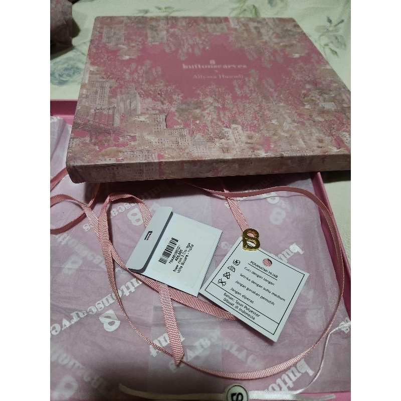 PL Buttonscarves NY Series - Nolita