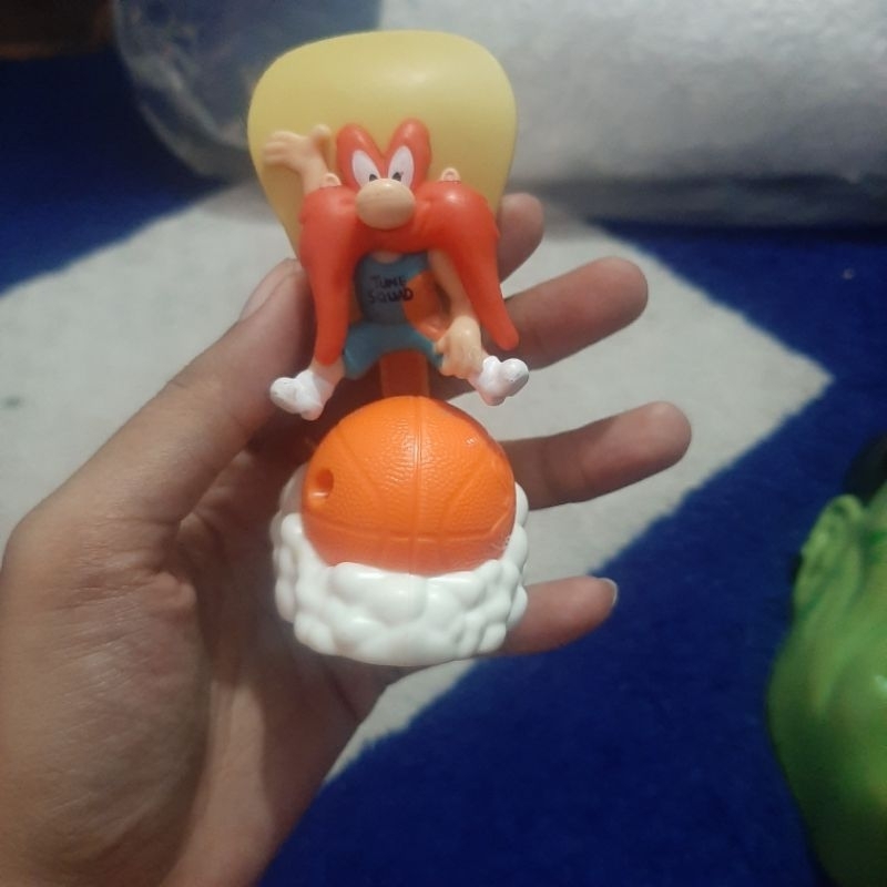 Mainan / figure dikoleksi space jam yosemite mcd