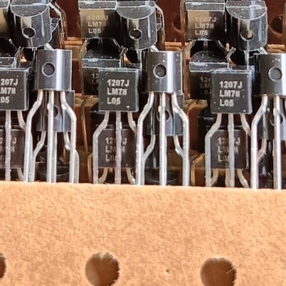 IC Regulator Low Voltage 78L05 78L12 78L15 79L12 79L15 - 7805 SMD