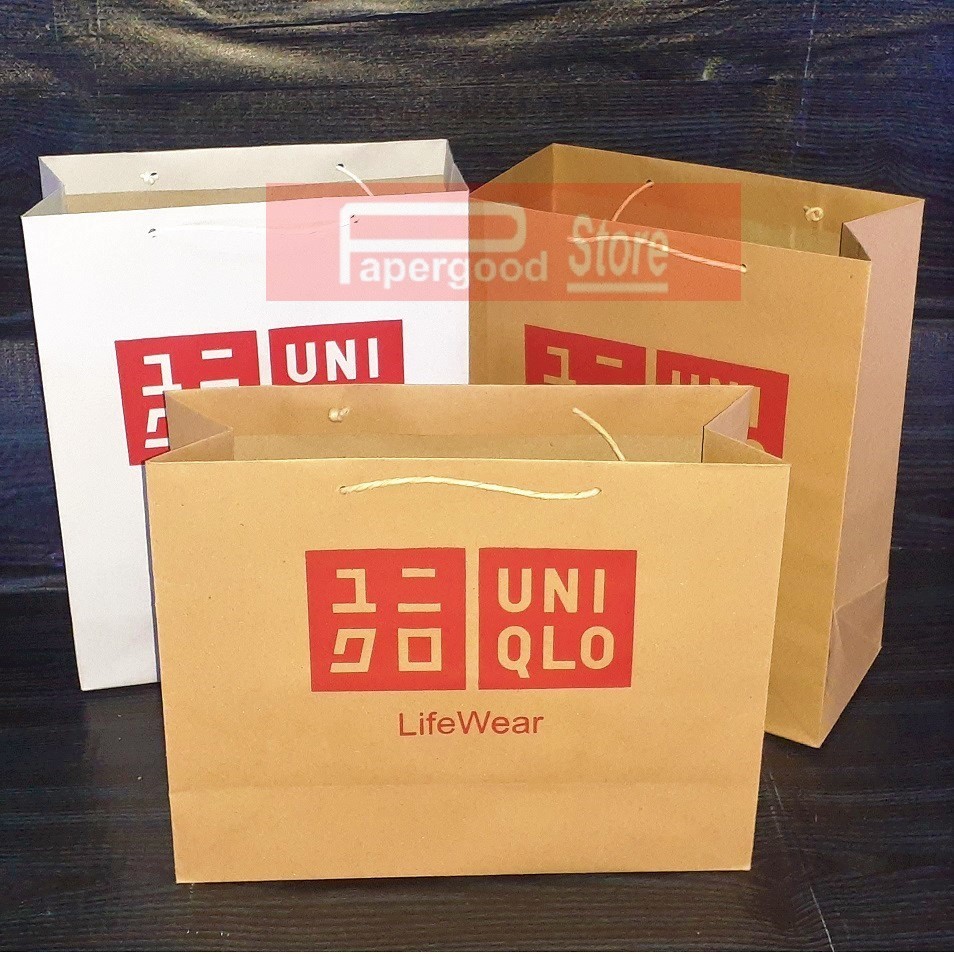 

Paper bag Uniqlo medium landscape 33 x 26 x 12 cm