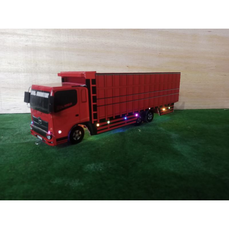 miniatur truk tronton Hino full lampu