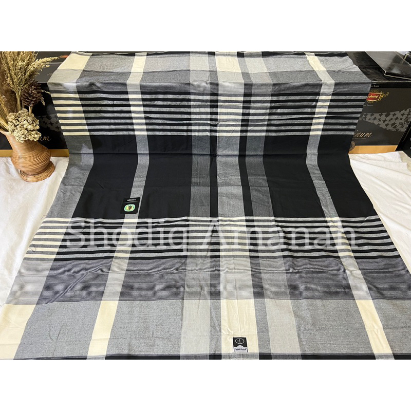 Sarung gajah duduk black white | gajah duduk hitam putih