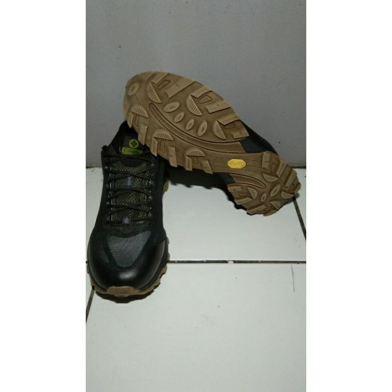 Sepatu Second Columbia