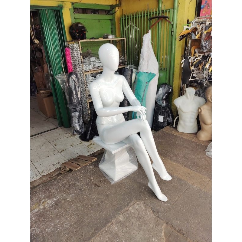 Patung duduk / Manekin duduk / Manekin full body duduk / Patung duduk wanita dewasa gold / full body