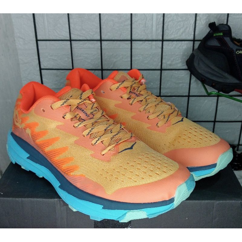 sepatu running Hoka torrent 3
