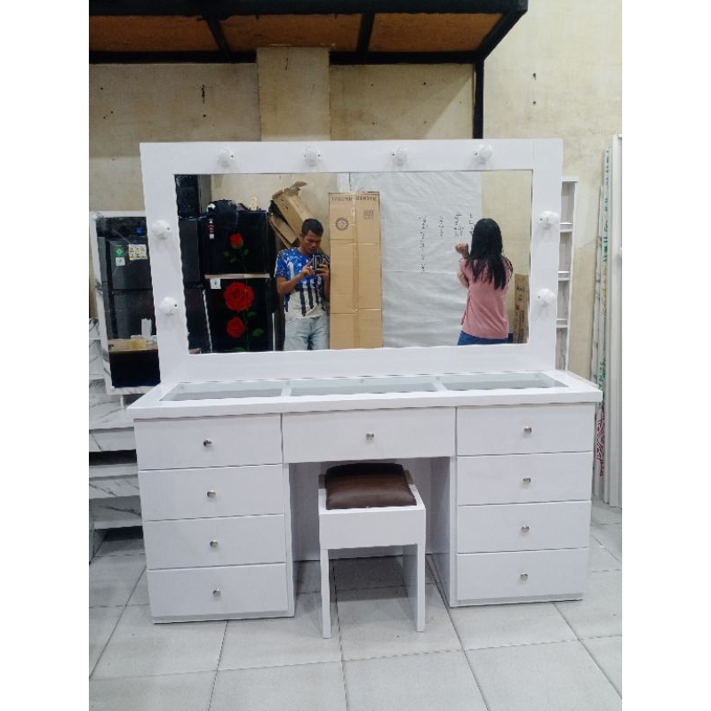 meja rias hpl lampu
