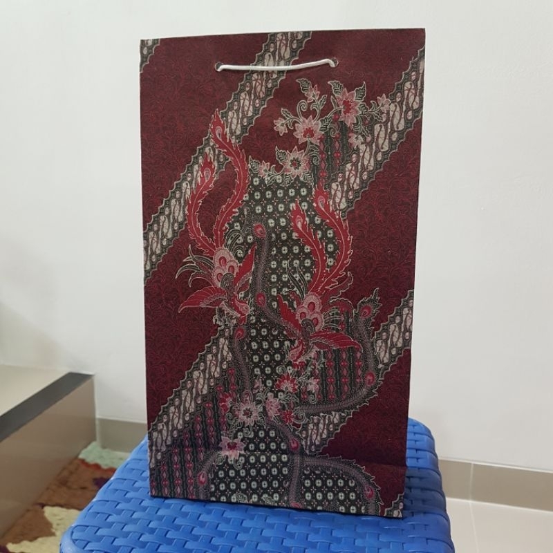 

Paper Bag Kertas Batik Lebar 20cm / Kantong Bingkisan Hadiah Batik Panjang
