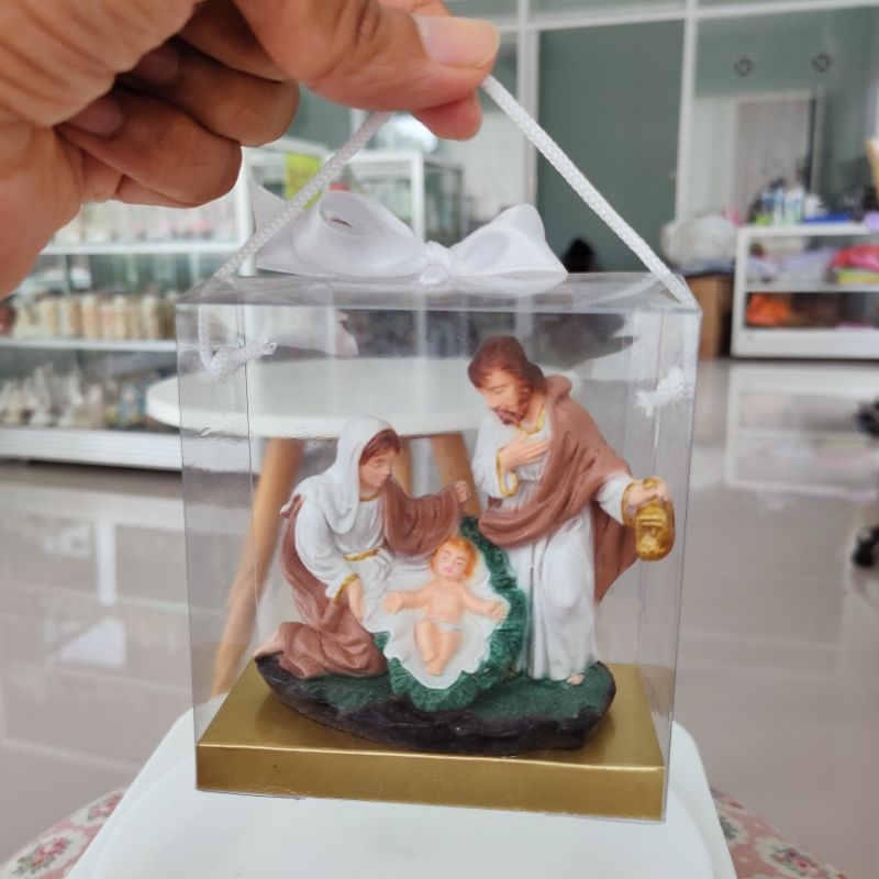 patung keluarga kudus lentera kecil