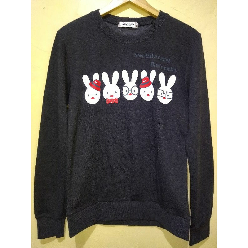 Preloved Sweater Hitam Gambar Kelinci // Preloved Sweater Gambar Kelinci // Preloved Sweater Hitam