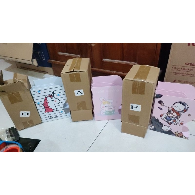 pembatas buku foldable/holder book
