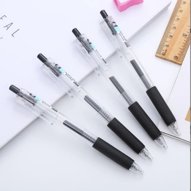 

pulpen alat tulis warna hitam