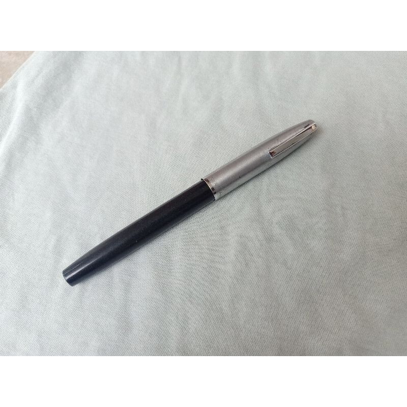 

Sheaffer imperial black fountain pen Nib F