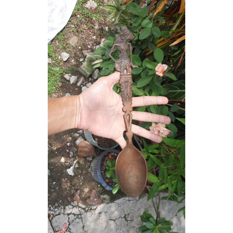 sendok antik kuningan