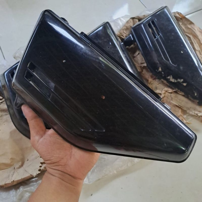 COVER BOX BOK AKI HONDA GL 100 125 GL100 GL125 GLK CB100 K5 CBK5 ORIGINAL NOS ASTRA