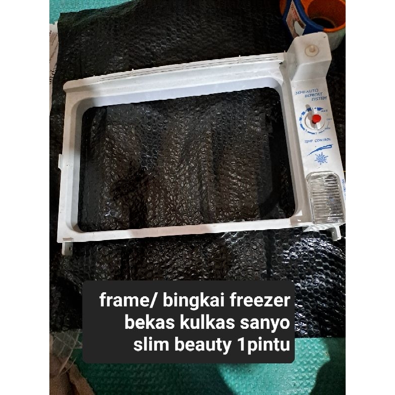 bingkai/frame bekas kulkas sanyo slim beauty 1pintu