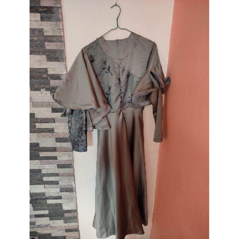 PRELOVED DRESS PUTHIC ORI SIZE M kecil