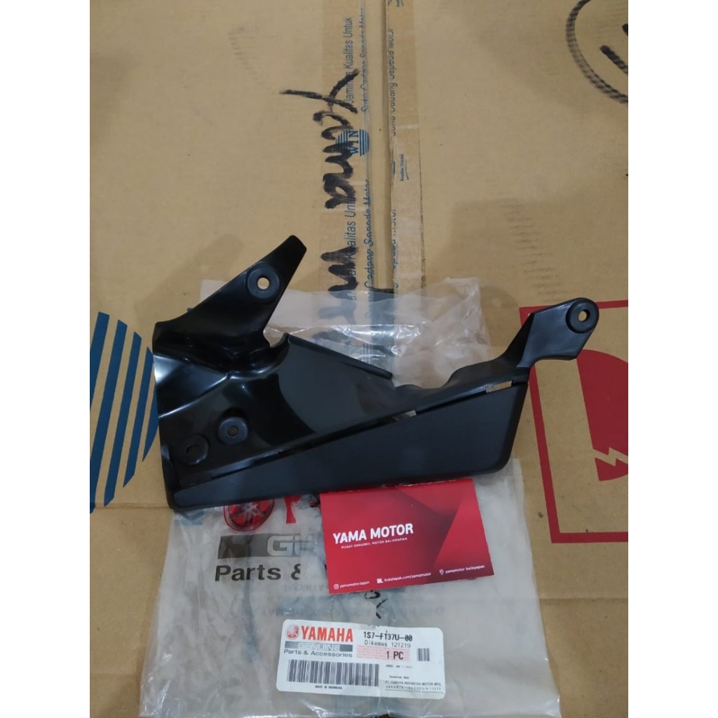TUTUP ACCU AKI JUPITER MX NEW KIRI KANAN HITAM 1S7-F137U-00 1S7-F137V-00 ORISINIL ASLI YAMAHA YGP