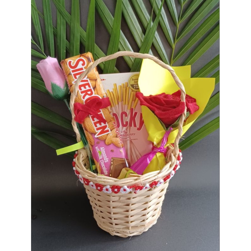 

Hampers Valentine / kado ulang tahun / hadiah hampers coklat
