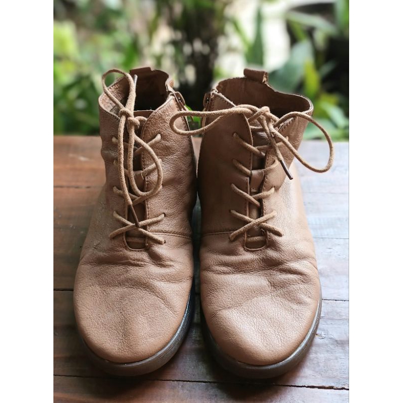 Preloved Sepatu Boot Wanita
