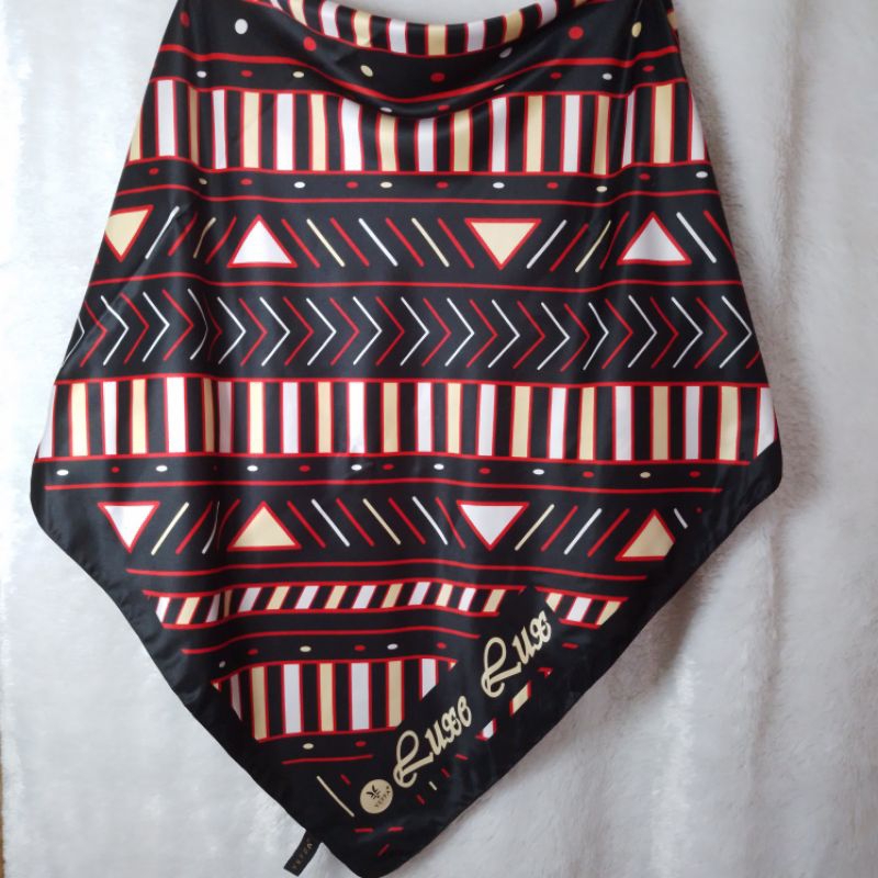 Preloved Hijab Segi Empat Premium Satin Branded YEFFA - EN 76