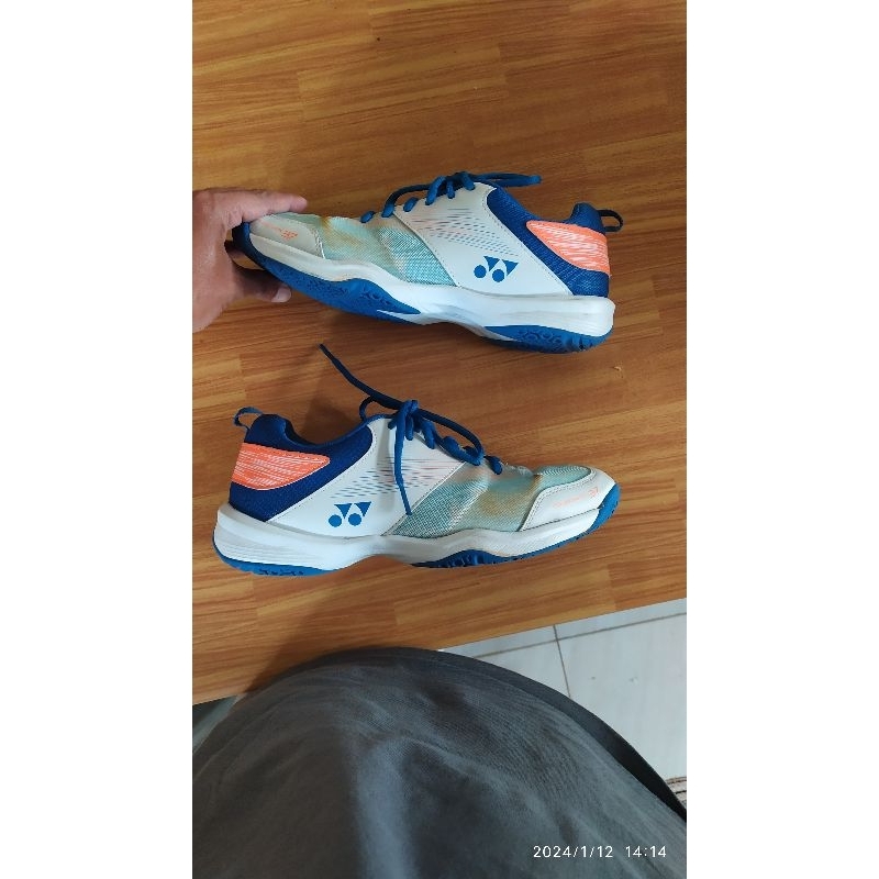 sepatu badminton yonex shb 37 second preloved