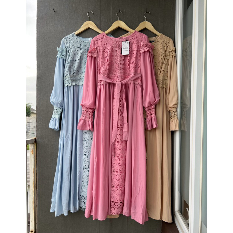 viena dress, lafreya dress, gamis putih, white maxi, dress katun bordir, gamis eyelet, gamis import 