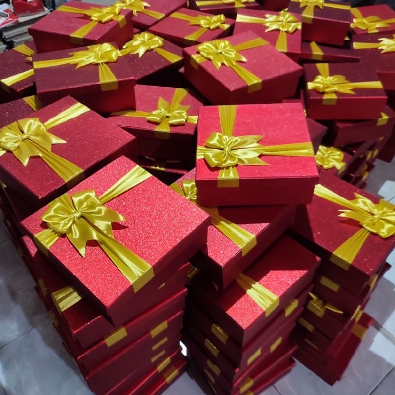 

Kotak Kado Hadiah Exclusive Valentine Day Imlek