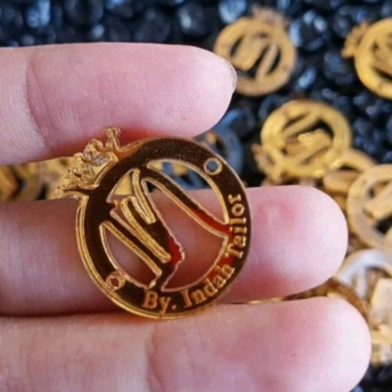 

Label Akrilik Ring Mahkota Custom | Label Ring Model Mahkota | Label Gamis | Label Logo Usaha