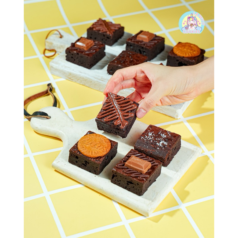 

Fudgy Brownies Premium Baked Chocolate Slice (4 Variant)