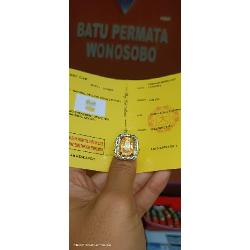 yellow Topaz natural