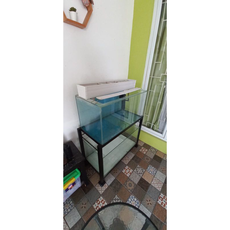 aquarium lengkap bekas