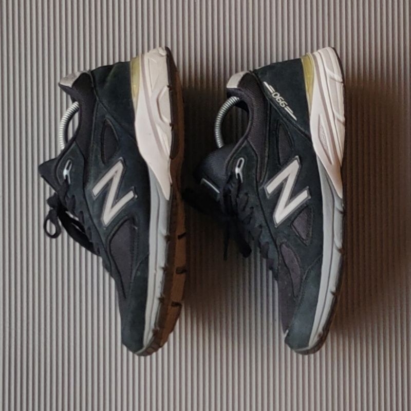 New Balance 990 v4 Black