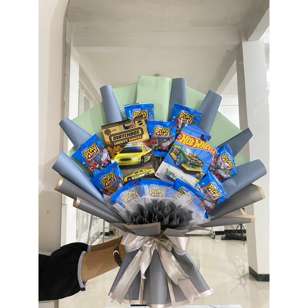 

HOTWHEELS BOUQUETS | BUKET ISI HOTWHEELS + PERMEN YUPI - Buket Hot Wheels Mainan Mobil Hadiah Ulang Tahun Hadiah | BUKET ULANG TAHUN | KADO ULANGTAHUN LUCU, MENARIK, MURAH | HADIAH WISUDA ANAK TK, PAUD | PARCEL ULANG TAHUN | HAMPERS ULANGTAHUN