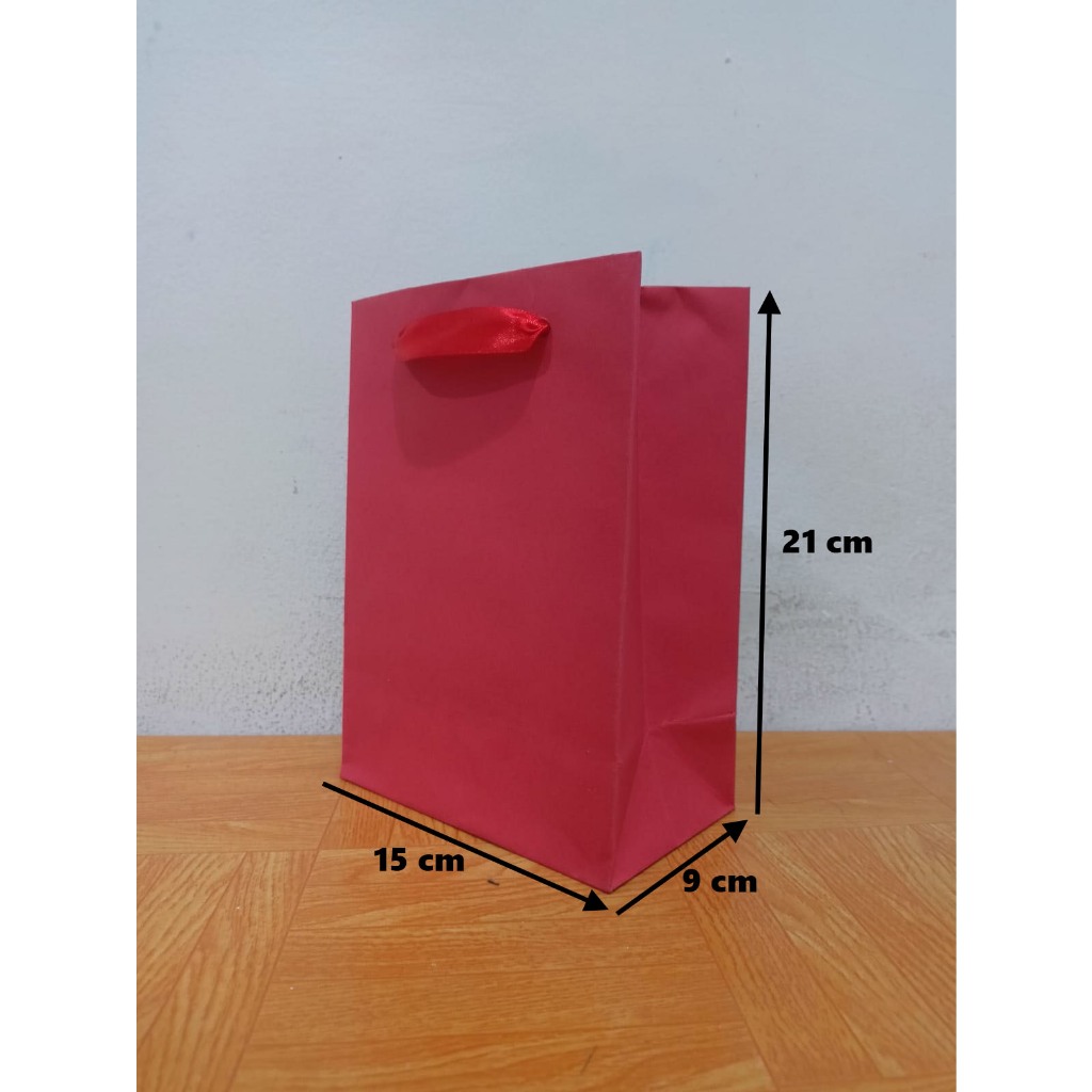

Paperbag Talikur Warna Merah - bahan BC 150gsm - 15 x 9 x 21