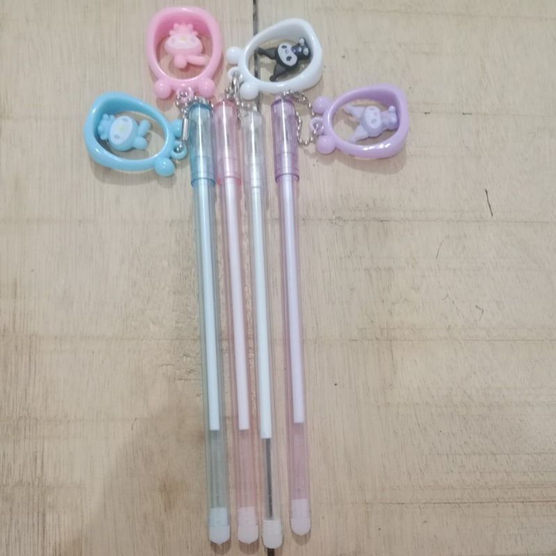 

pulpen gantungan karakter sanrio