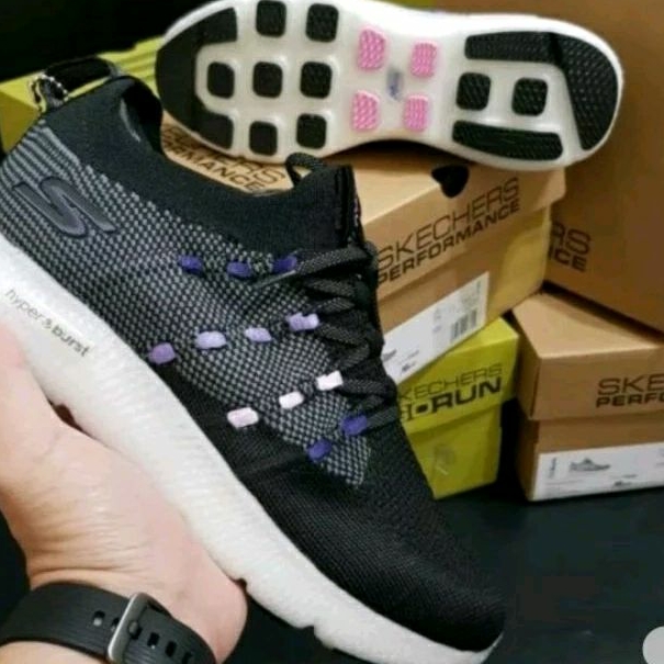 sepatu wanita Skechers Go Run 7 Hyper Burst