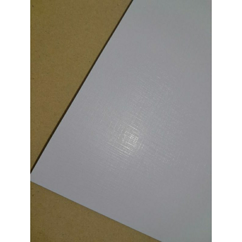 

Kertas Linen Glossy 210 GSM A4 isi 20 Lembar / Kertas Linen Tekstur Mengkilap 210 gram